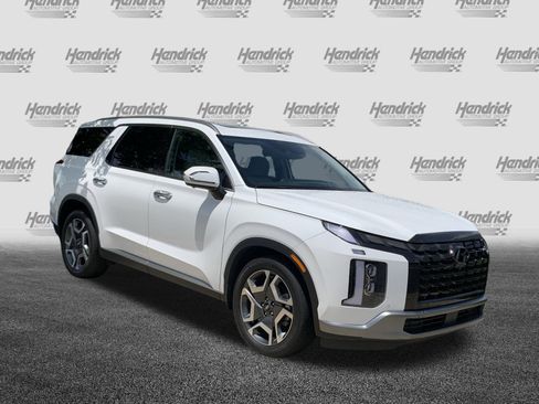 Used 2025 Hyundai Palisade SEL FWD image 2