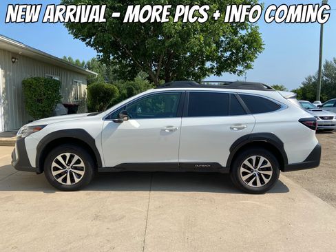 Used 2023 Subaru Outback Premium AWD/4WD image 2