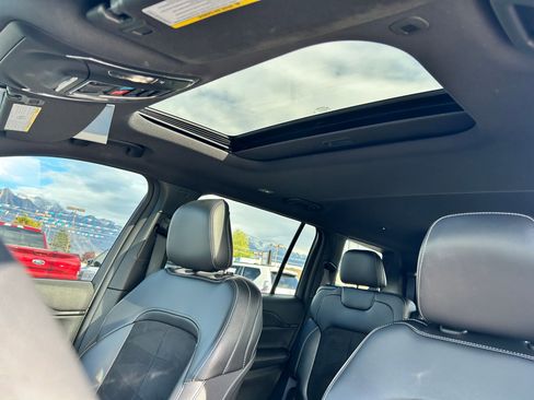 Used 2024 Jeep Grand Cherokee L Altitude image 25