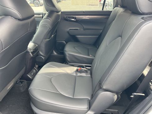 New 2026 Toyota Highlander Limited image 19