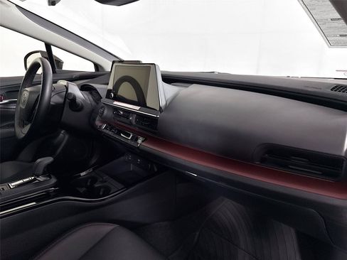 Certified 2025 Toyota Prius Plug-In Hybrid FWD image 40
