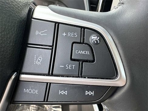 Used 2024 Toyota Highlander XLE image 29