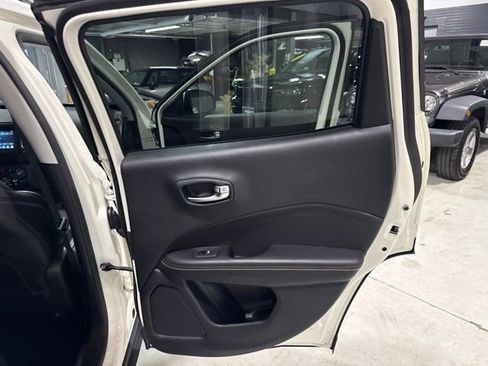 Used 2020 Jeep Compass Latitude FWD image 35