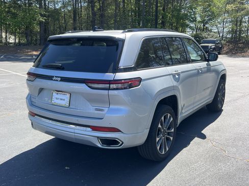 Used 2024 Jeep Grand Cherokee Overland w/ Luxury Tech Group IV image 8