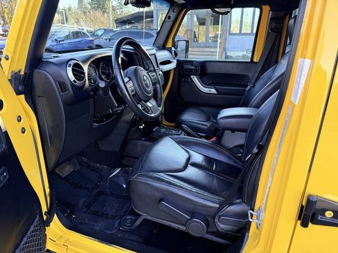 Used 2015 Jeep Wrangler Unlimited Sahara w/ Connectivity Group image 14