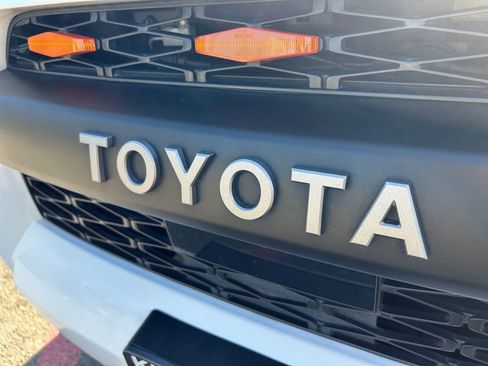 Used 2020 Toyota 4Runner SR5 Premium w/ Moonroof Package AWD/4WD image 35