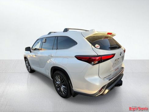 Used 2021 Toyota Highlander Platinum AWD/4WD image 3
