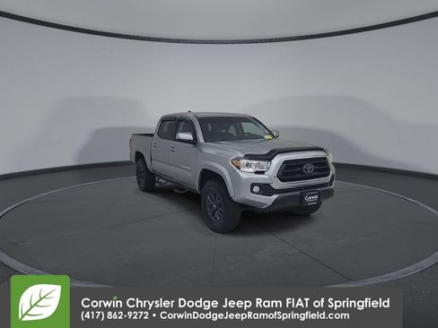 Used 2023 Toyota Tacoma SR5 w/ Technology Package AWD/4WD image 4