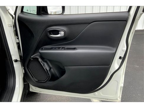 Used 2023 Jeep Renegade Altitude image 22