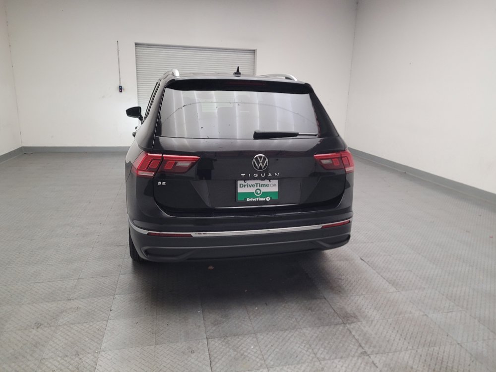 Used 2023 Volkswagen Tiguan SE w/ Panoramic Sunroof Package FWD image 6