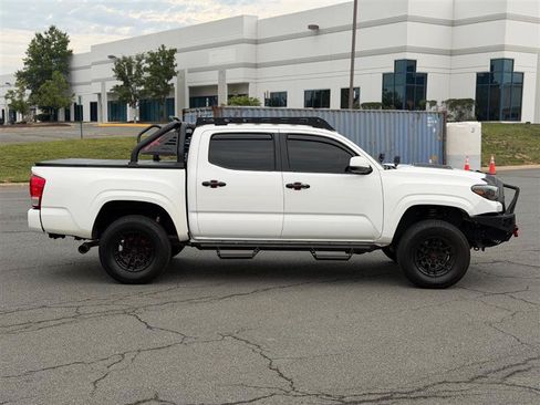 Used 2017 Toyota Tacoma SR w/ Tow Package AWD/4WD image 8