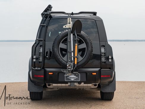 Used 2023 Land Rover Defender 130 SE AWD/4WD image 9