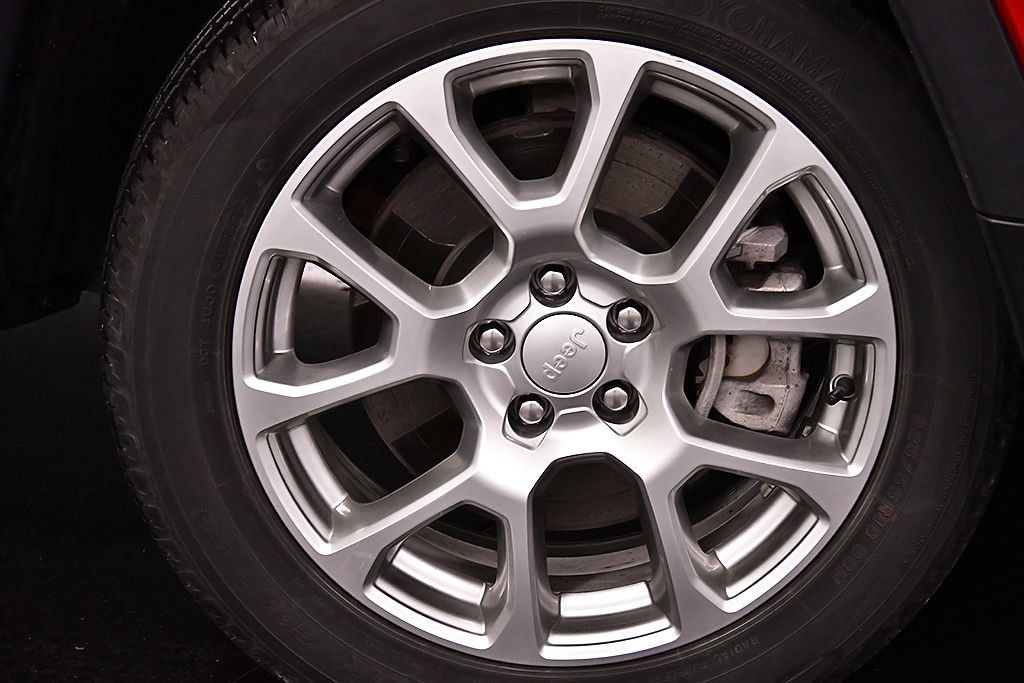 Used 2023 Jeep Compass Latitude AWD/4WD image 9