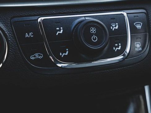 Used 2018 Chevrolet Impala LT w/ LT Convenience Package image 14