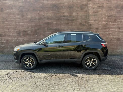 Used 2025 Jeep Compass Limited AWD/4WD image 2
