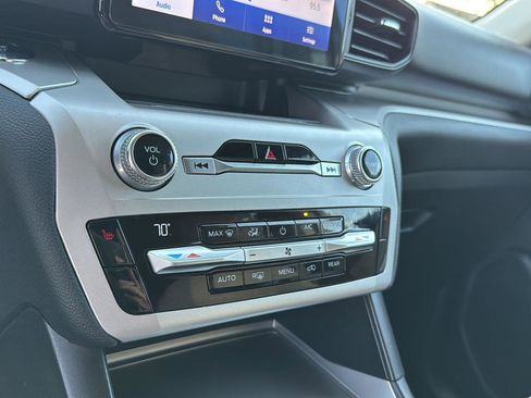 Used 2021 Ford Explorer XLT image 22