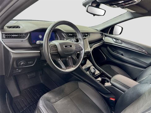 Used 2022 Jeep Grand Cherokee Altitude image 3