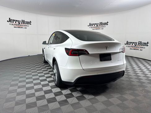 Used 2021 Tesla Model Y Long Range image 9