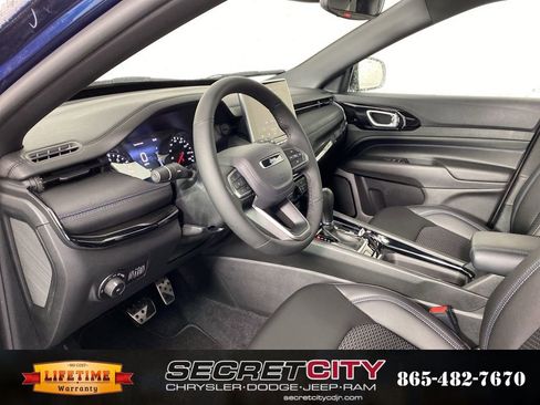 New 2026 Jeep Compass Latitude image 11