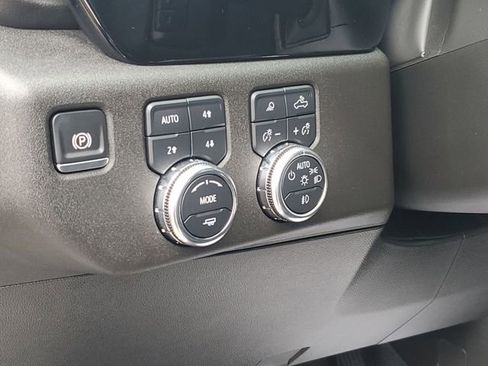 Used 2024 GMC Sierra 1500 SLT w/ SLT Premium Package AWD/4WD image 9