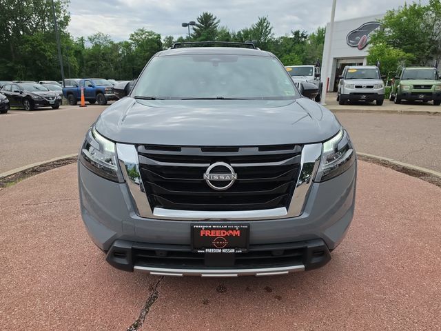 Used 2024 Nissan Pathfinder SL AWD/4WD image 8