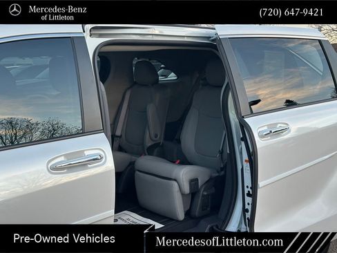 Used 2024 Toyota Sienna Limited image 16