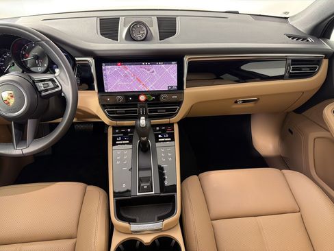 Certified 2026 Porsche Macan AWD/4WD image 28