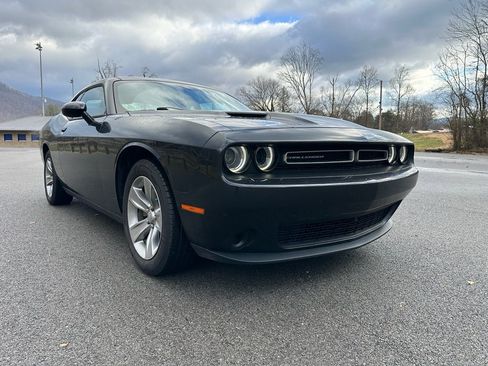 Used 2021 Dodge Challenger SXT image 1