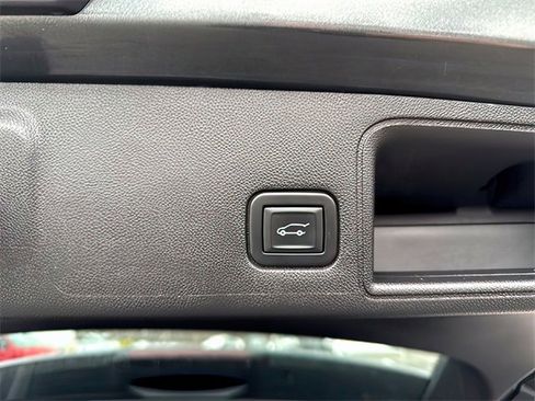 Used 2021 GMC Terrain SLT image 21