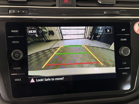 Used 2024 Volkswagen Tiguan SE FWD image 21