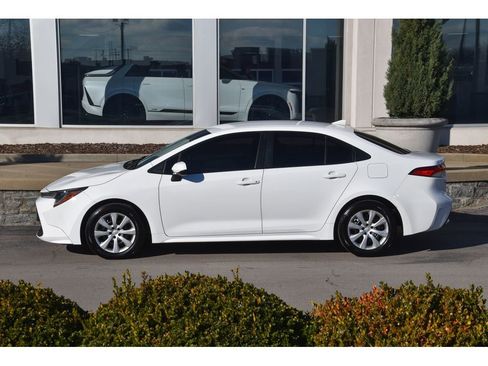 Used 2020 Toyota Corolla LE image 6