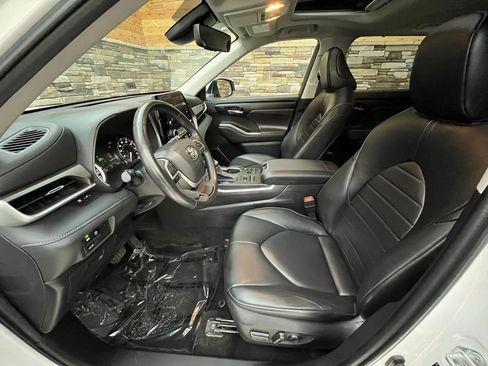 Used 2023 Toyota Highlander XLE AWD/4WD image 33