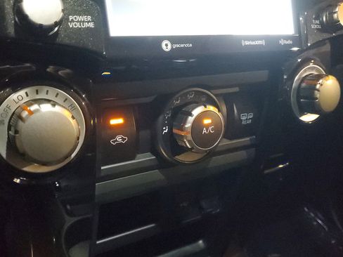 Used 2022 Toyota 4Runner TRD Off-Road Premium image 27