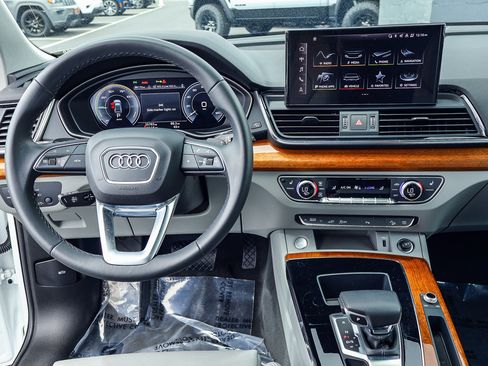 Used 2023 Audi Q5 e Premium AWD/4WD image 3