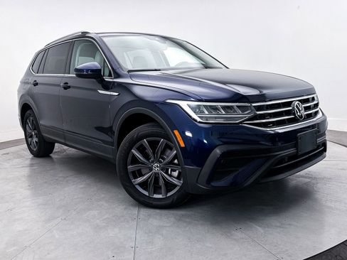 Used 2022 Volkswagen Tiguan SE w/ Panoramic Sunroof Package AWD/4WD image 1