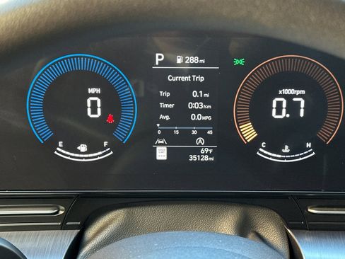 Used 2024 Hyundai Kona SE image 23