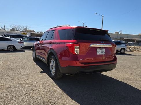 Used 2022 Ford Explorer XLT image 4