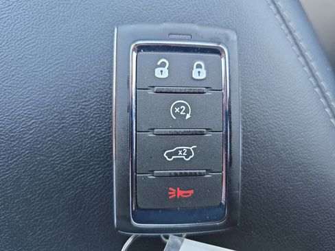 Used 2024 Jeep Grand Cherokee Limited w/ Black Appearance Package image 32