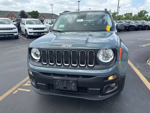 Used 2017 Jeep Renegade Latitude w/ Advanced Technology Group AWD/4WD image 5