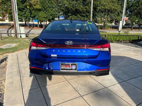Certified 2023 Hyundai Elantra SEL w/ Convenience Package FWD image 12