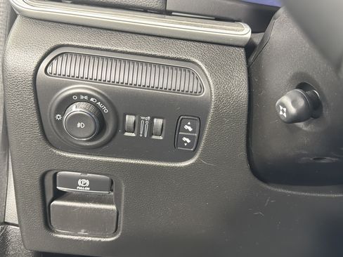 Used 2022 Jeep Wagoneer Series III w/ Premium Group I AWD/4WD image 11