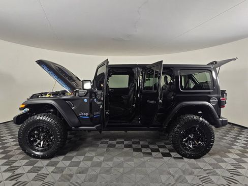 Used 2022 Jeep Wrangler Unlimited Rubicon 4xe w/ Cold Weather Group AWD/4WD image 16