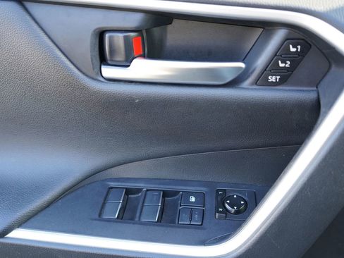 Used 2020 Toyota RAV4 Limited FWD image 15