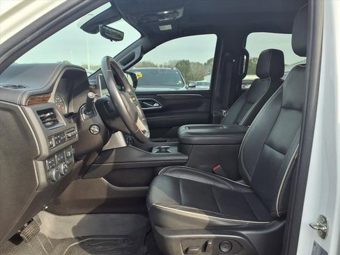 Used 2021 Chevrolet Suburban Premier w/ Premium Package image 17