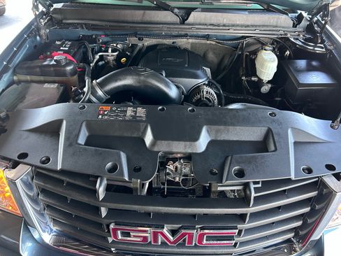 Used 2007 GMC Sierra 2500 SLT w/ Z71 Off-Road Package AWD/4WD image 25