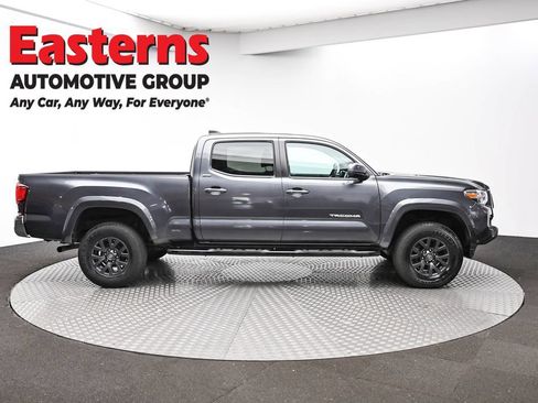 Used 2020 Toyota Tacoma SR5 AWD/4WD image 4