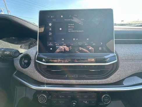 Used 2023 Jeep Compass Latitude w/ Sun and Sound Group image 18