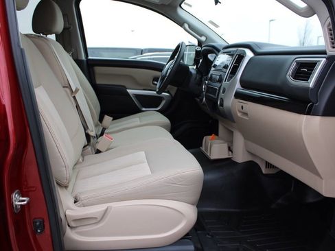 Used 2017 Nissan Titan SV image 19