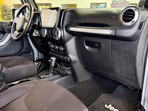 Used 2014 Jeep Wrangler Unlimited Sahara w/ Dual Top Group AWD/4WD image 11