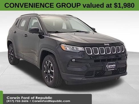 Used 2022 Jeep Compass Latitude w/ Convenience Group AWD/4WD image 1